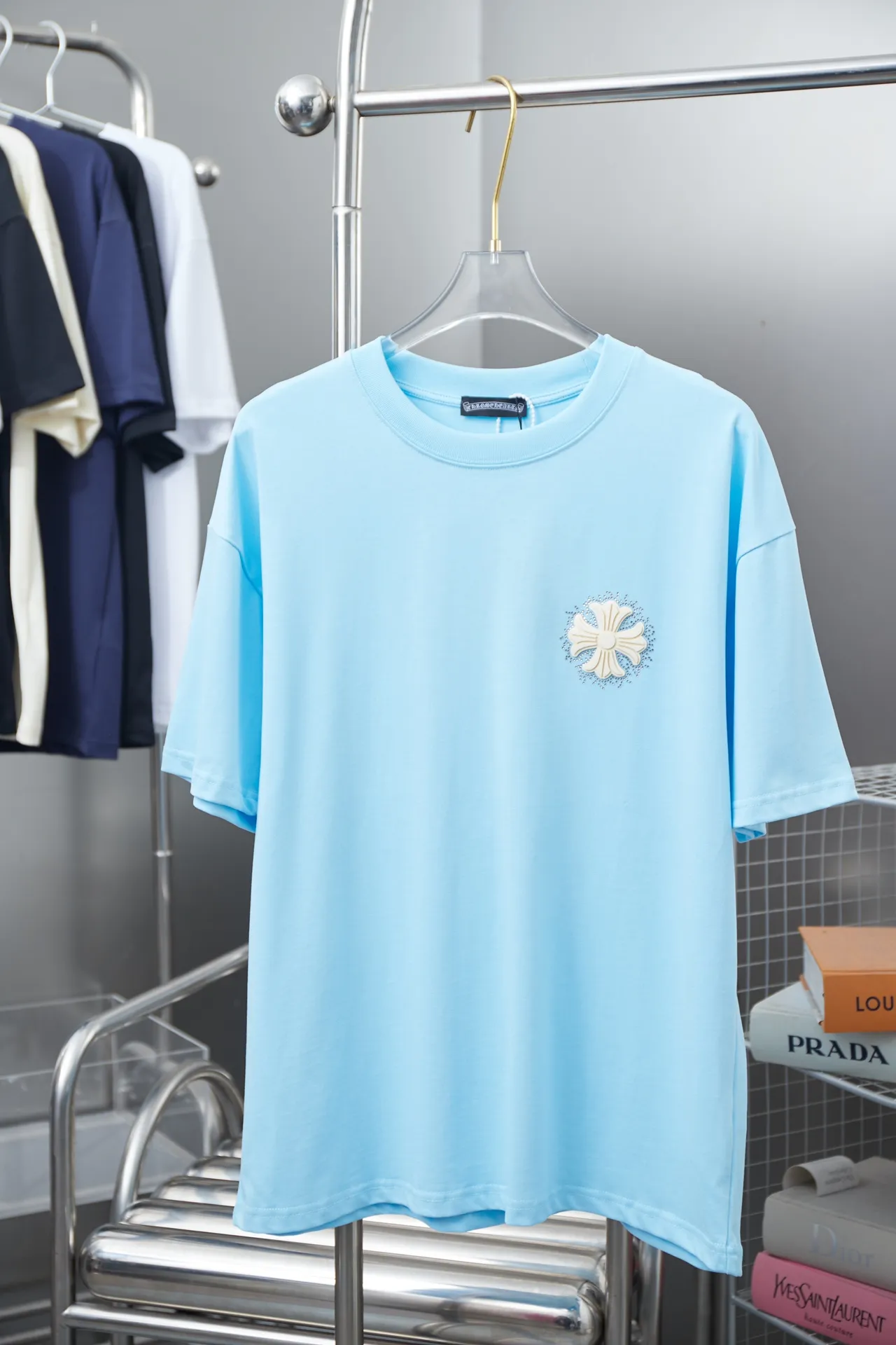🅿️210 Ch*ome Hearte 25SS early spring new style, thick printed hot diamond short sleeves, light luxury, essential item for daily commuting for men and women, correct version, welcome to compare, detailed features · 320g 100% pure cotton double yarn jersey fabric · Special thickened 32 pieces of double-strand 1X1 threads custom dyed in the same vat · Imported Australian matte pearlescent diamonds ➕ Three-dimensional thick plate Croix heart letters · Double-needle sewing and cross-seam technology · Original main mark, washed tag, brand moisture-proof paper packaging Color: black/white/rose red/blue Size: S/M/L/XL